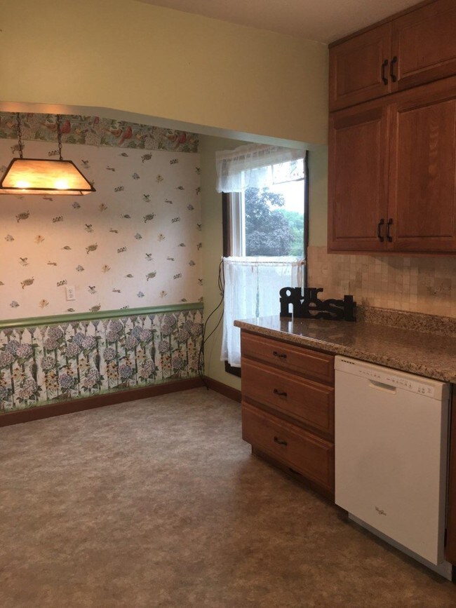 2317 N Marquette St, Davenport, IA 52804 House Rental in Davenport