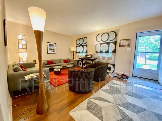 Foto del edificio - 5462 Pocusset St