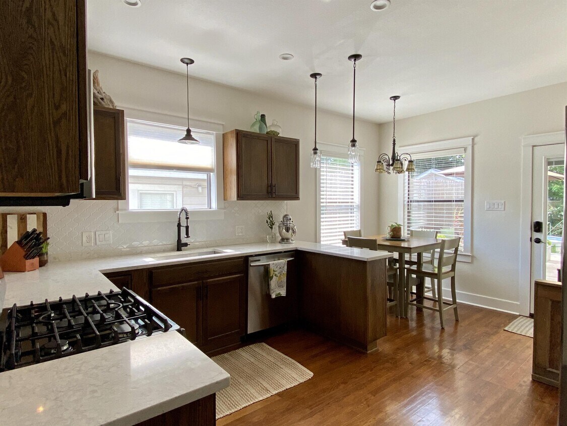 Foto principal - 107 W Ridgewood Ct