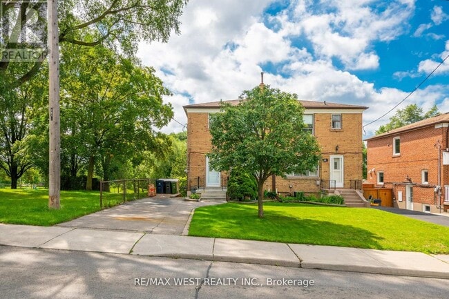 Building Photo - 83 East Dr
