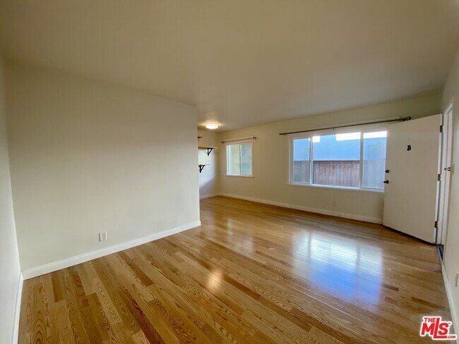 Foto del edificio - 722 Westbourne Dr