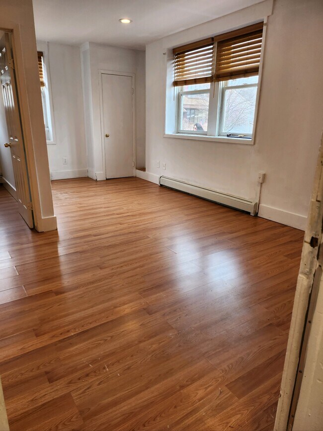 Building Photo - 457 Thomas Ave