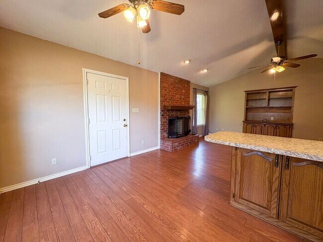 Foto del edificio - Available Now! 3 Bed 2 Bath on 2 Acres in ...