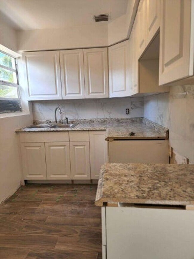 Foto del edificio - 117 SW 7th Ave