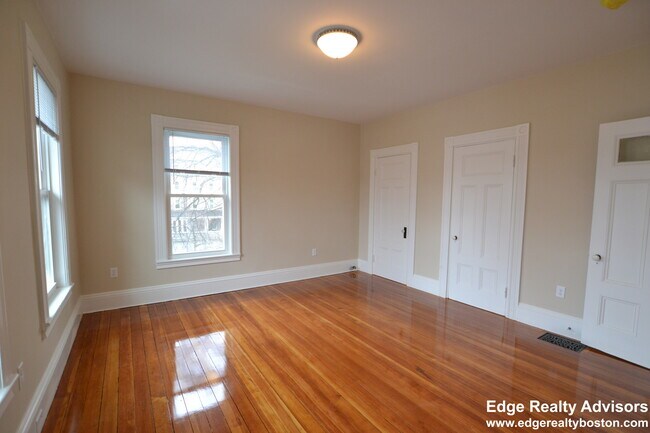 Building Photo - 29 Montcalm Ave
