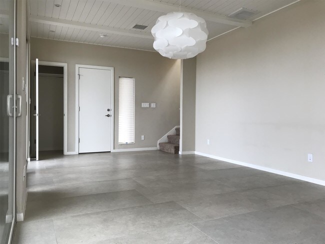 Building Photo - 6238 Escondido Dr