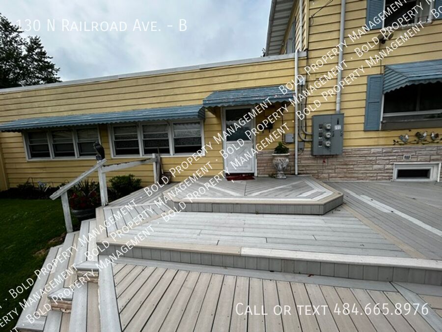 Foto principal - 130 N Railroad St