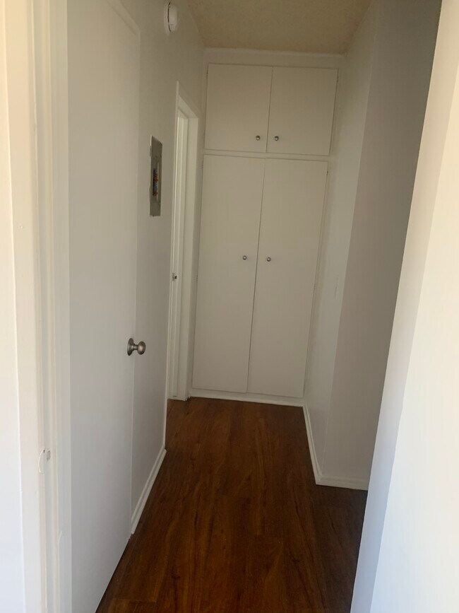 Foto del edificio - 8100 Owensmouth Ave