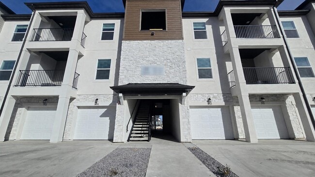 Building Photo - 13073 Newbridge Ln
