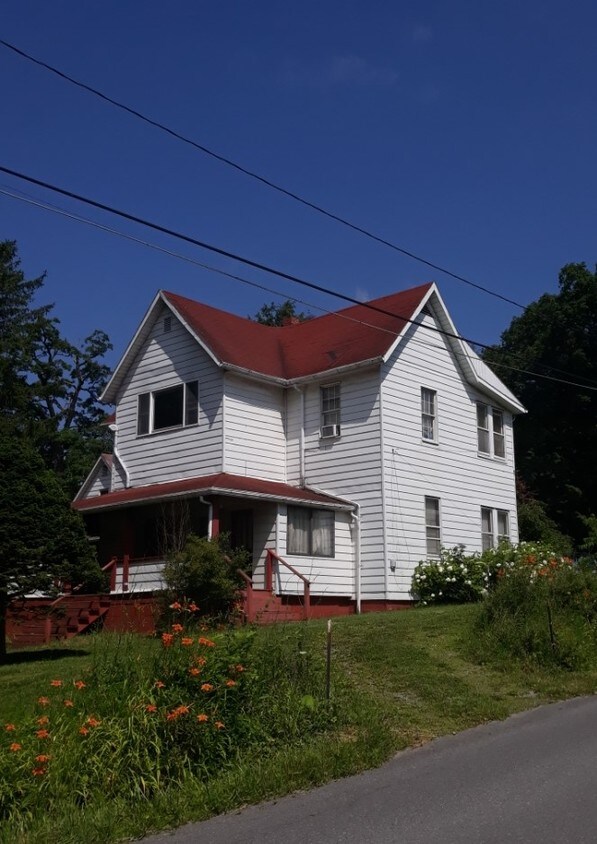 806 Philadelphia Ave, Oakland, MD 21550 Townhome Rentals in Oakland