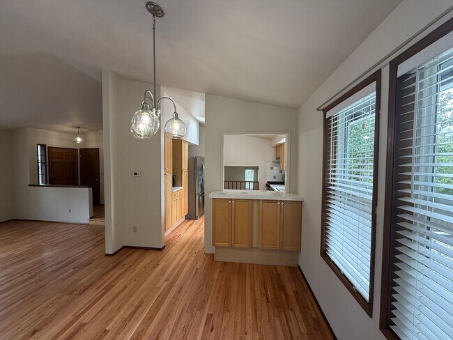 Building Photo - Beautiful 4 bed 2.5 bath Edmonds, WA. $3850/mo.