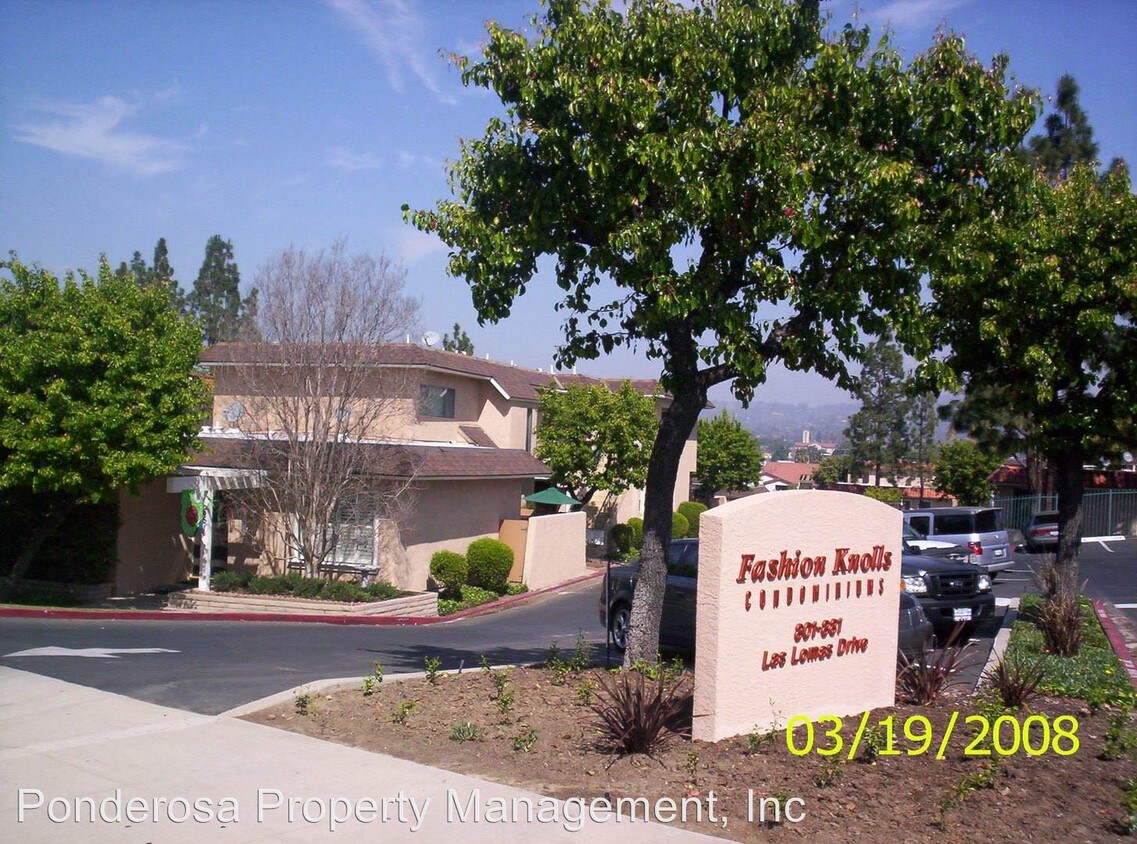 Building Photo - 851 Las Lomas Dr
