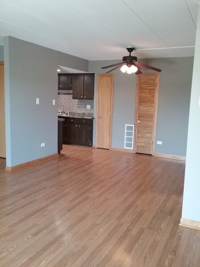 Foto del edificio - 10840 Kilpatrick Ave