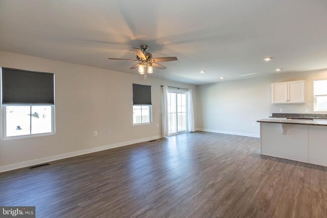 Building Photo - 210 Eternal Way