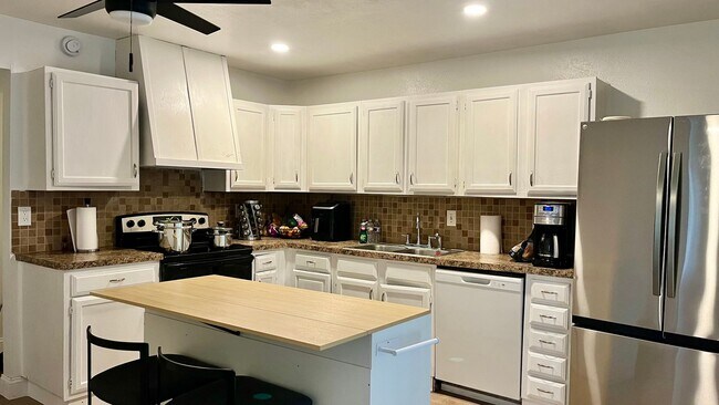 Foto del edificio - 5540 N Colony Blvd