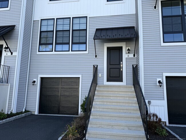 Building Photo - 8 Brentwood Cir