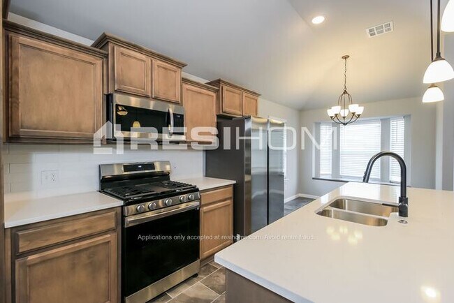 Building Photo - 2204 Norwood Dr