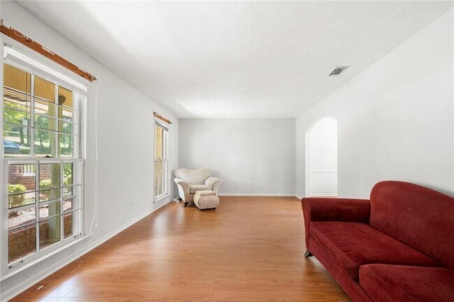 Building Photo - 4000 Pinehurst Pl