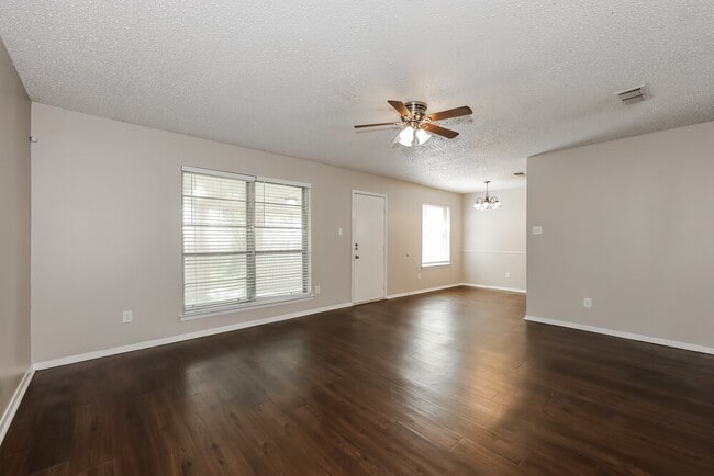 Foto del edificio - 517 Parkview Dr