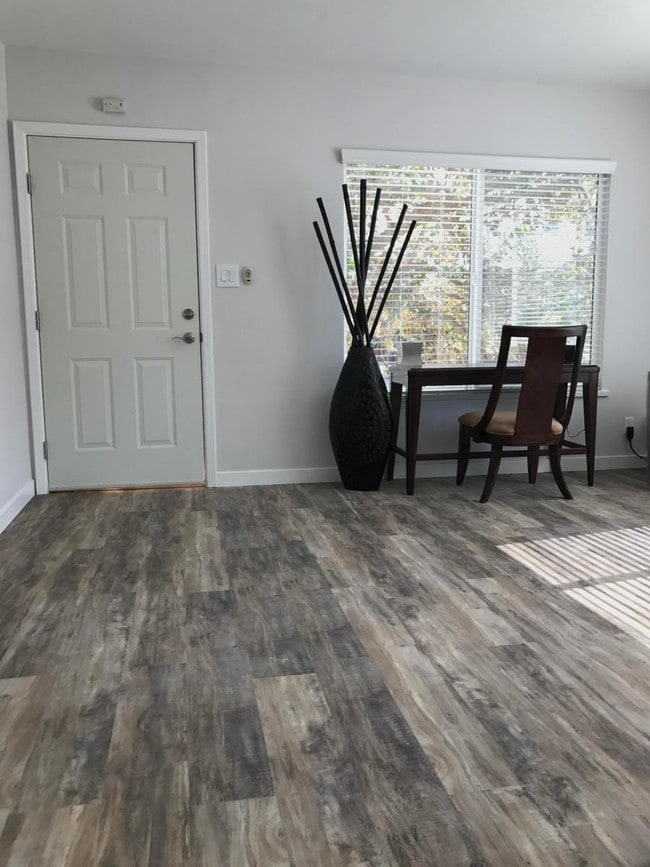 Building Photo - 2592 Armacost Ave