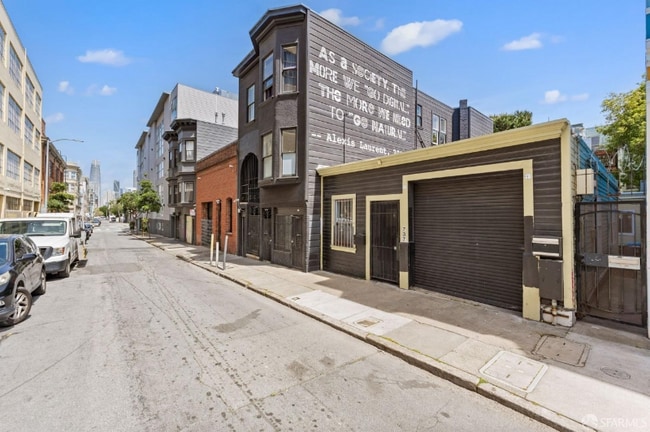 Photo - 737-741-741 Minna St House