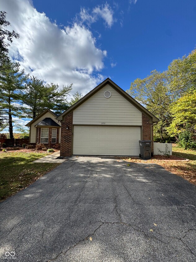 Foto principal - 3572 Laureate Ct N