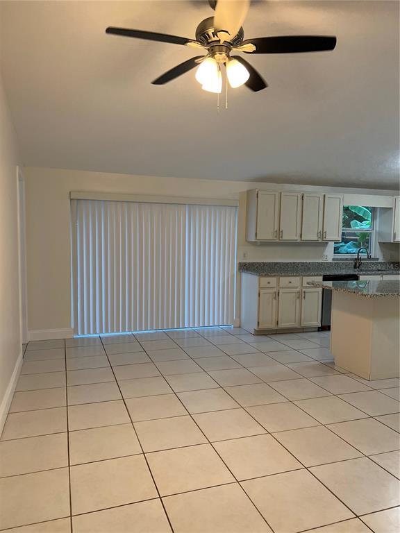 Foto del edificio - 16039 Grass Lake Dr