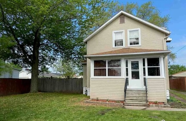 Building Photo - 900 Hubble St