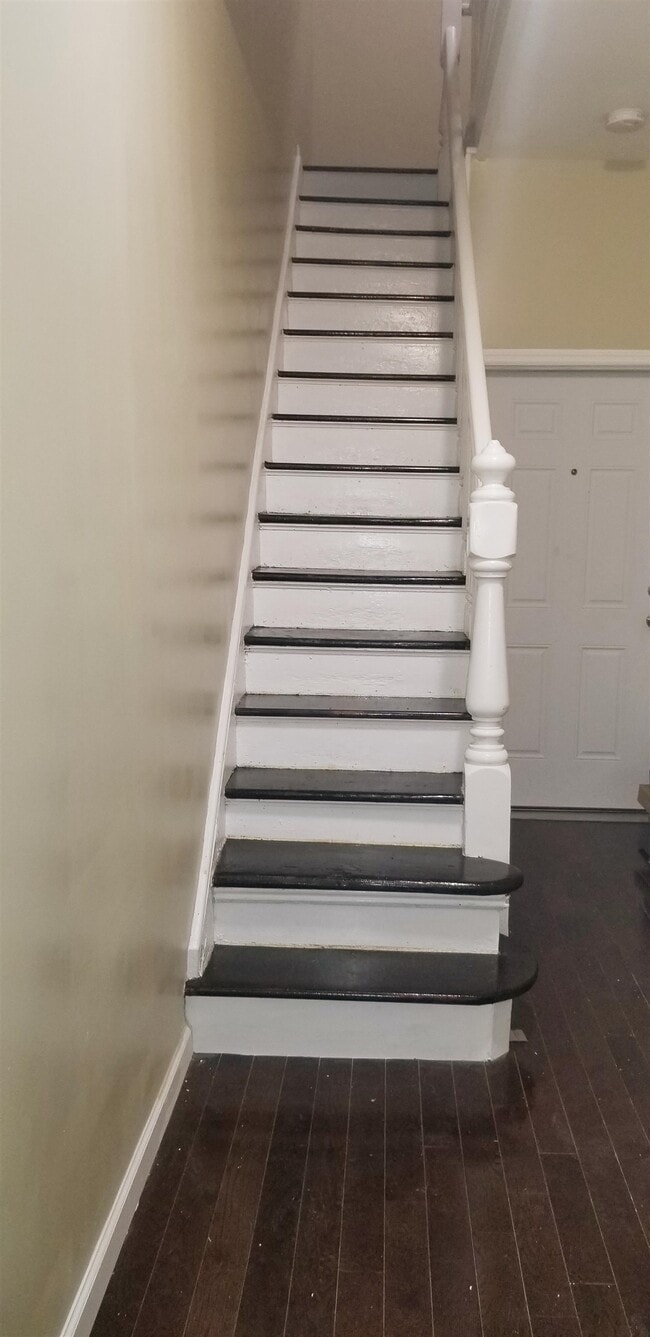 Building Photo - 422 West Side Ave