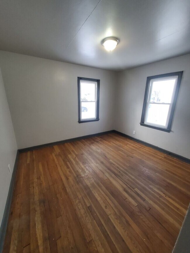 Building Photo - 3 Bedroom Single Family for Rent
