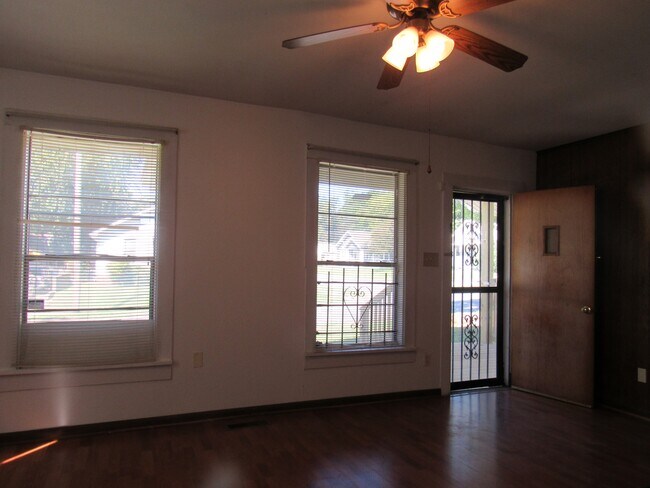 Building Photo - 2022 N Magnolia St