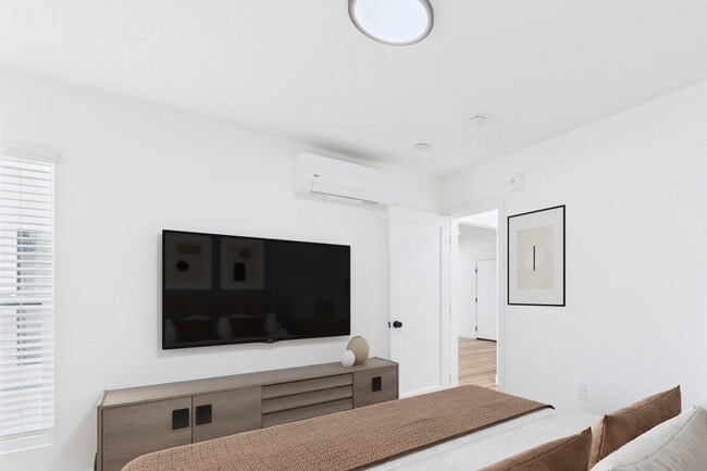 Building Photo - The Stanley Off Sunset