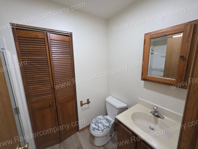Foto del edificio - Spacious 2 bedroom 2 bathroom duplex in Hi...