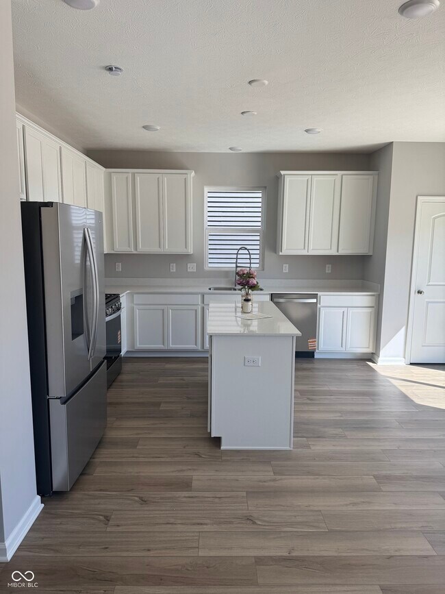 Foto del edificio - 3907 Sterling Dr