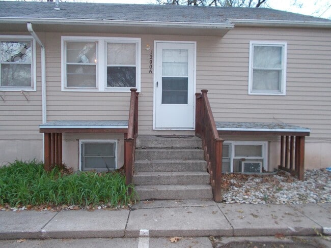 Building Photo - 1200 Ratone St