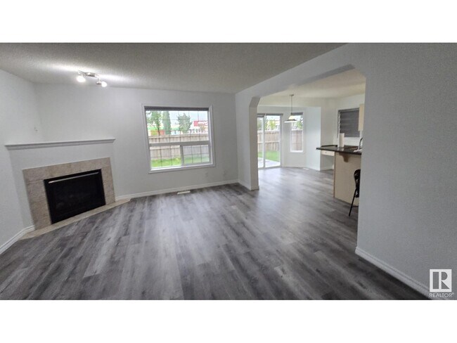 Photo du bâtiment - 8053 Shaske Dr NW