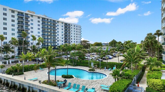 Foto del edificio - 7525 E Treasure Dr