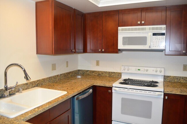 Building Photo - 1286 Bellevue Way NE