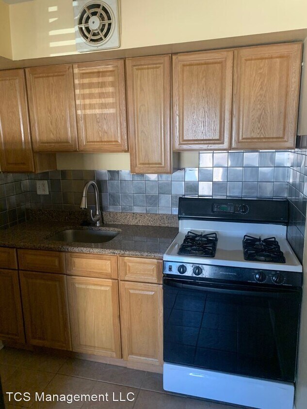 Primary Photo - 2 br, 1 bath House - 1634 Emerson St. Unit 1