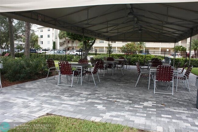 Foto del edificio - 3501 Bimini Ln