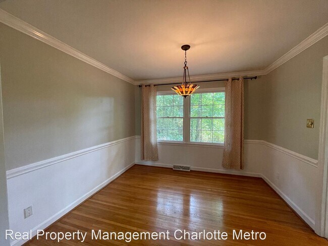 Building Photo - 3 br, 3 bath House - 1124 Linda Lane