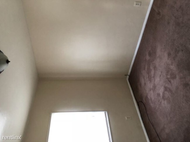 Foto del edificio - 15363 Leahy Ave