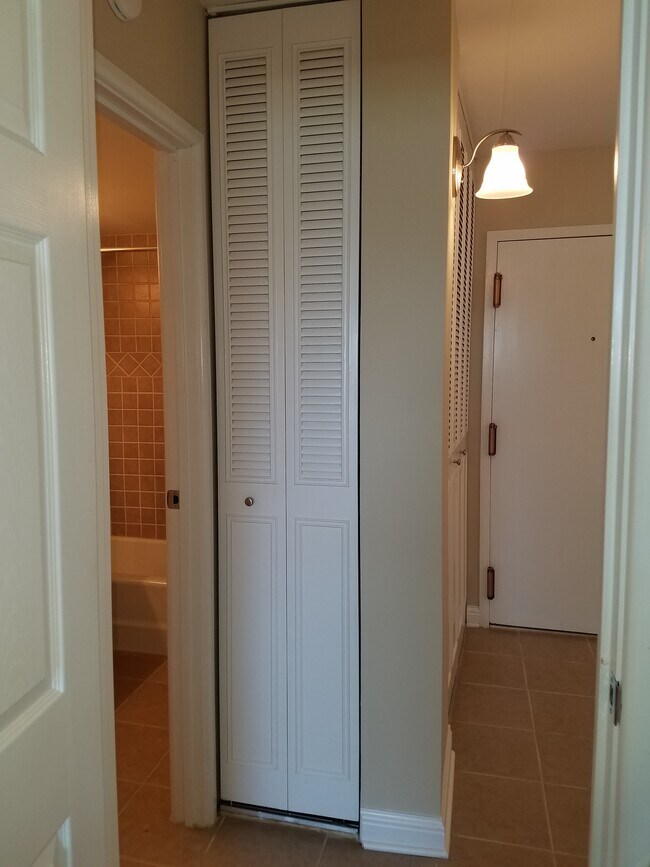 Foto del edificio - 580 Lawrence Ave