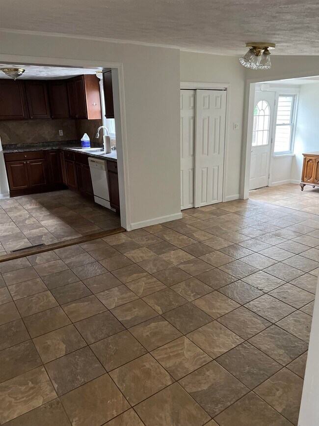 Building Photo - 235 Main St