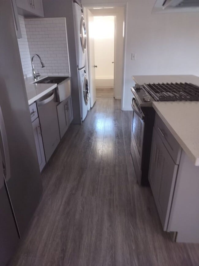 Foto del edificio - Top Floor Apartment, 1 Bed + 1 Car Garage, Long Beach