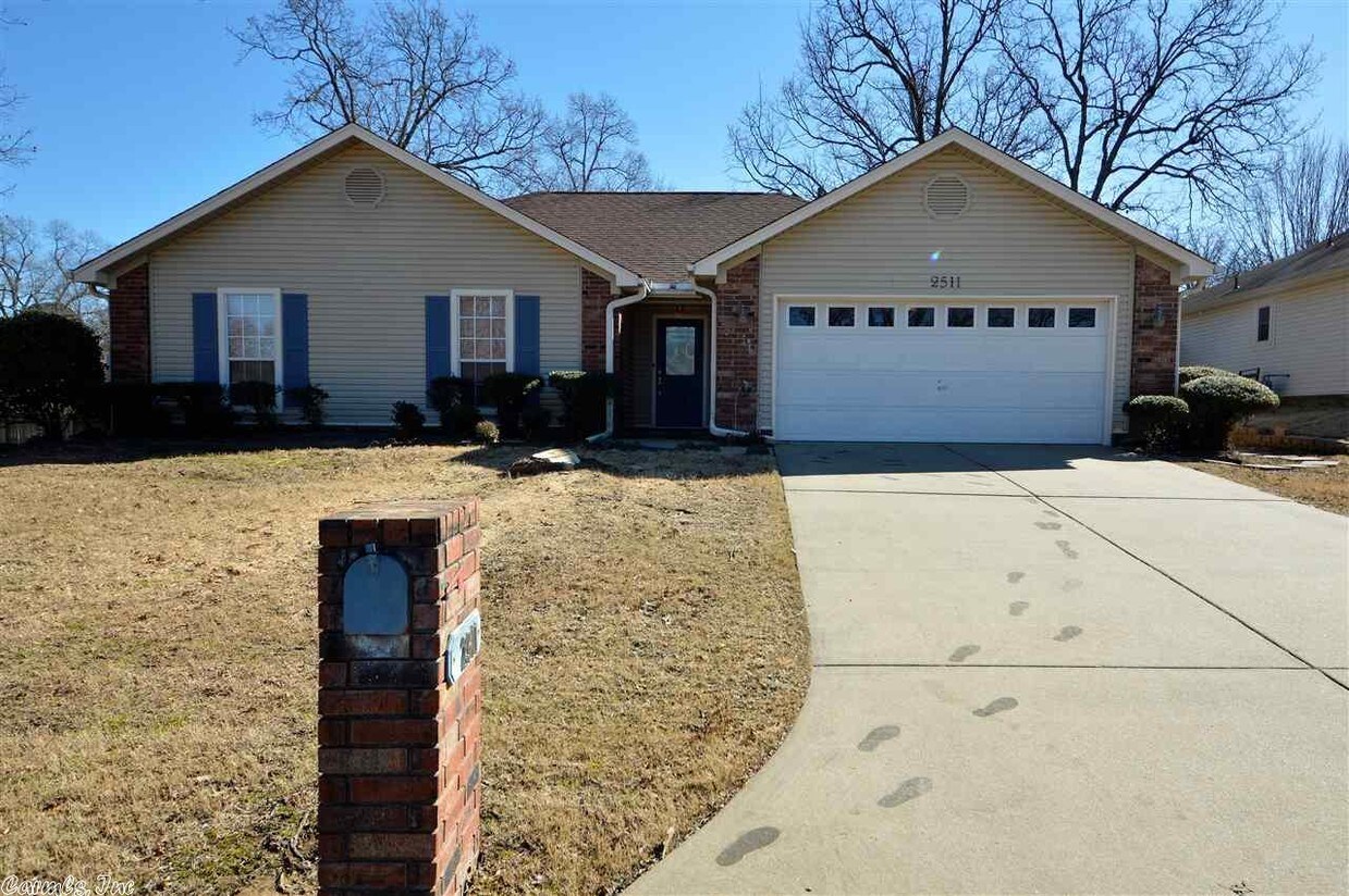 Primary Photo - 2511 Austin Oaks Dr