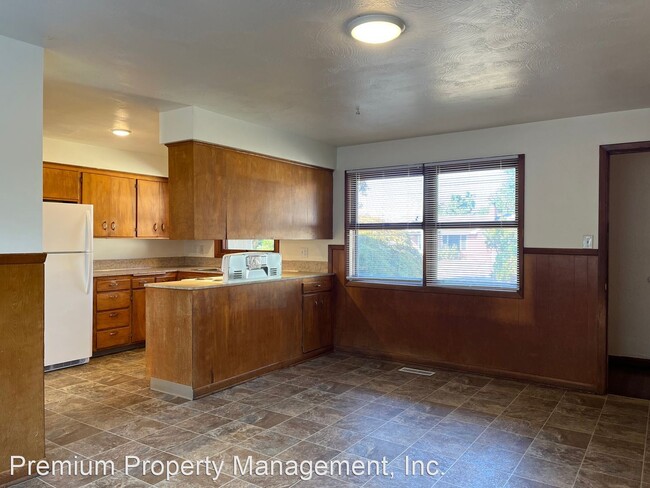 Building Photo - 3 br, 1.5 bath House - 3726 Anita Dr NE