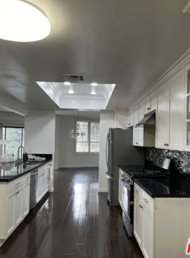 Building Photo - 4444 Wilshire Blvd