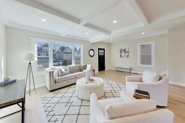 Foto del edificio - 6730 W Dakin St