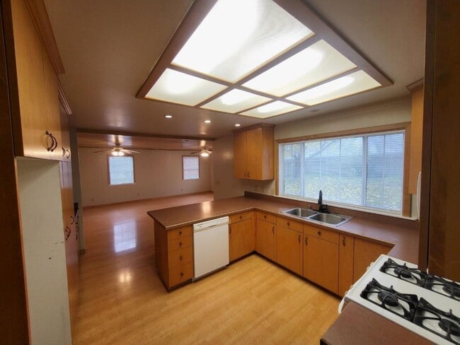 Building Photo - 10800 Atwood Rd